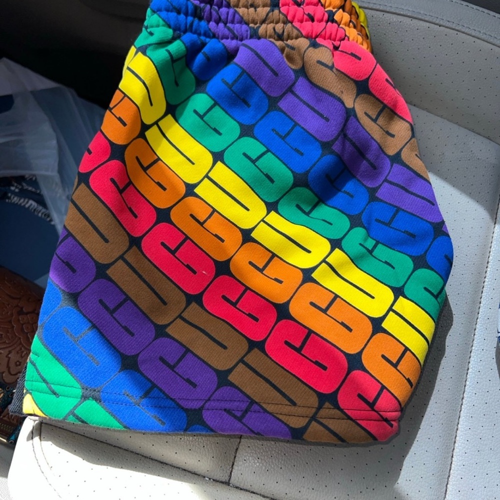 UGG PRIDE SHORTS RAINBOW - Picture 2 of 6
